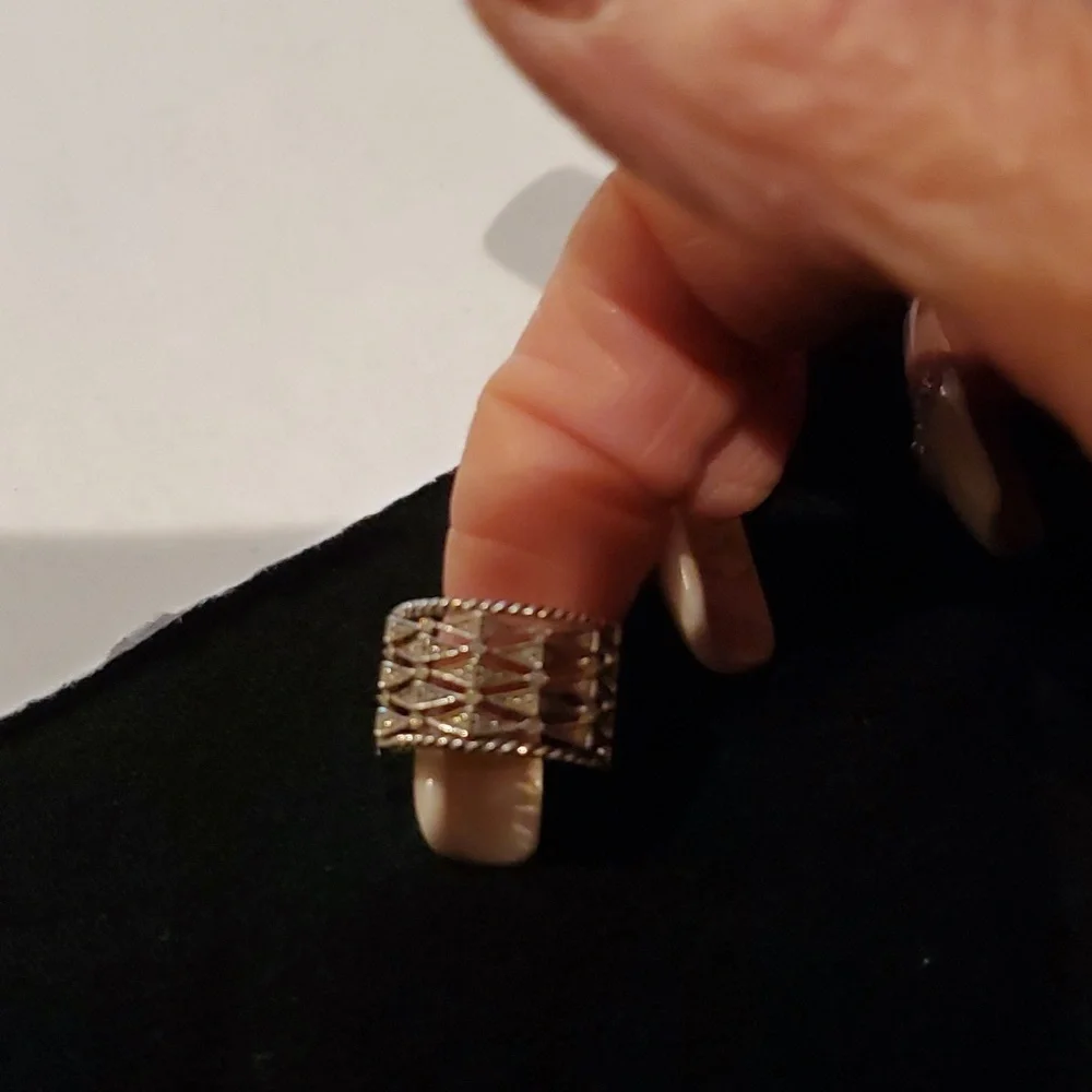 Ring - Picture 2 of 5